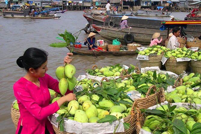 3-Day Mekong Delta Tour including: Cai Rang floating market - Day 3: Fish farms, floating homes, and Cham communities