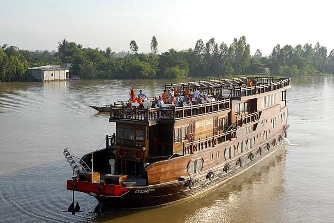 3 Days Mekong Delta Luxury Group Tour from Ho Chi Minh City - Chau Doc, floating fish farms, and a Cham village
