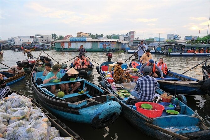3D2N Mekong Delta Tour: Cycling – Kayaking – Floating Market - Day two: Cai Rang Floating Market before breakfast