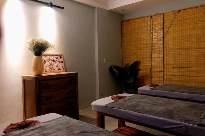 60 minutes Body Massage with Ginger Oil - A small studio rather than a large spa