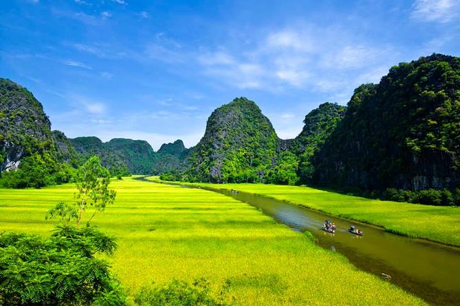 7 Days Package in Vietnam - Day 4: An overnight cruise through Ha Long Bay