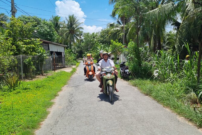Ben Tre Mekong Zig Zag: Scooter, Sailboat, and Food (Full day) - Sailing a quiet Mekong branch