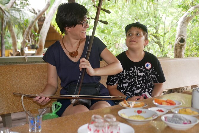 BIG BOSS private LIMOUSINE DAY TRIP TO MEKONG DElTA - Honey tea and a traditional Mekong house