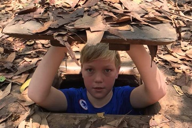 Combine Cu Chi Tunnels & City Tour by DGT - Notre-Dame Cathedral in a 15-minute stop