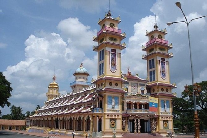 Cu Chi Tunnels and Cao Dai Temple private tour full day - Why pair Cao Dai Temple with the Cu Chi Tunnels?