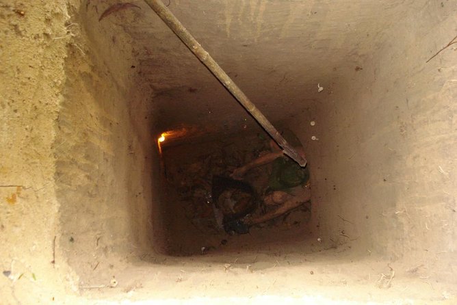 Cu Chi Tunnels and Cao Dai Temple private tour full day - What your private guide adds