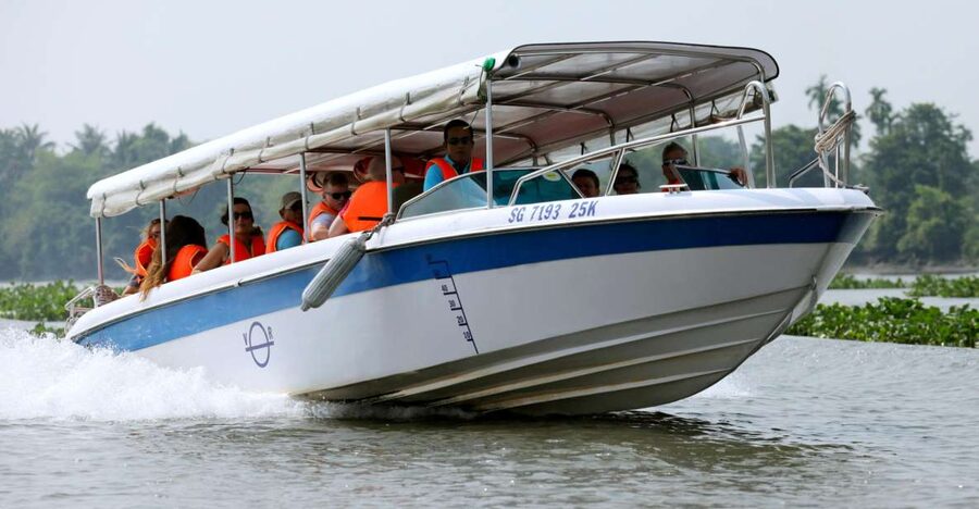 Cu Chi Tunnels Luxury Speed Boat Half Day Tour - Crawling through a real tunnel