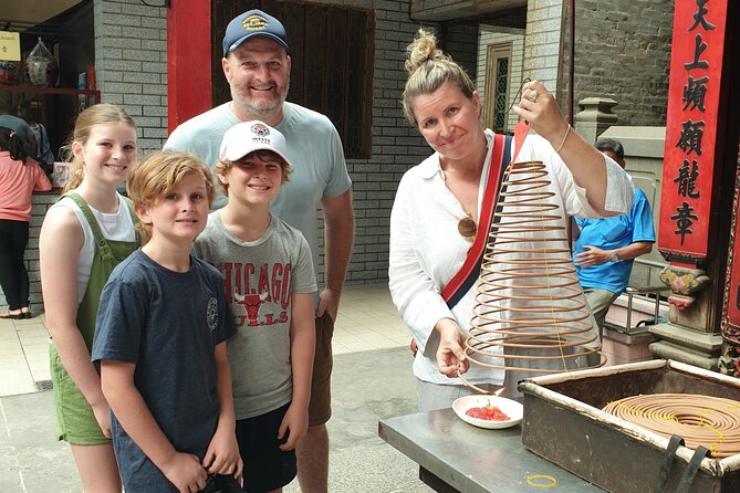 Discover Market By Cyclo Without Tour Guide By DGT - Ban Co Market and the city’s smaller lanes