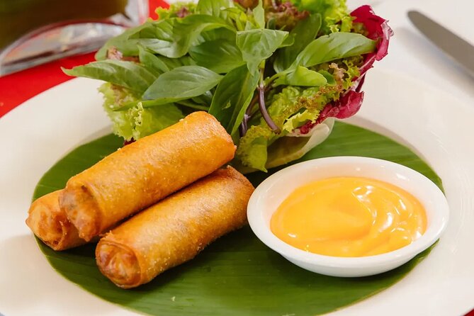 Exploring Ben Thanh Princess Dining Cruise in Ho Chi Minh - Live music or a magic show