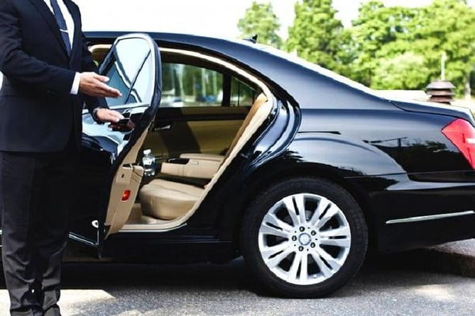 Fast Track VIP Service Tan Son Nhat Airport (Ho Chi Minh-Vietnam) - The guides make the difference