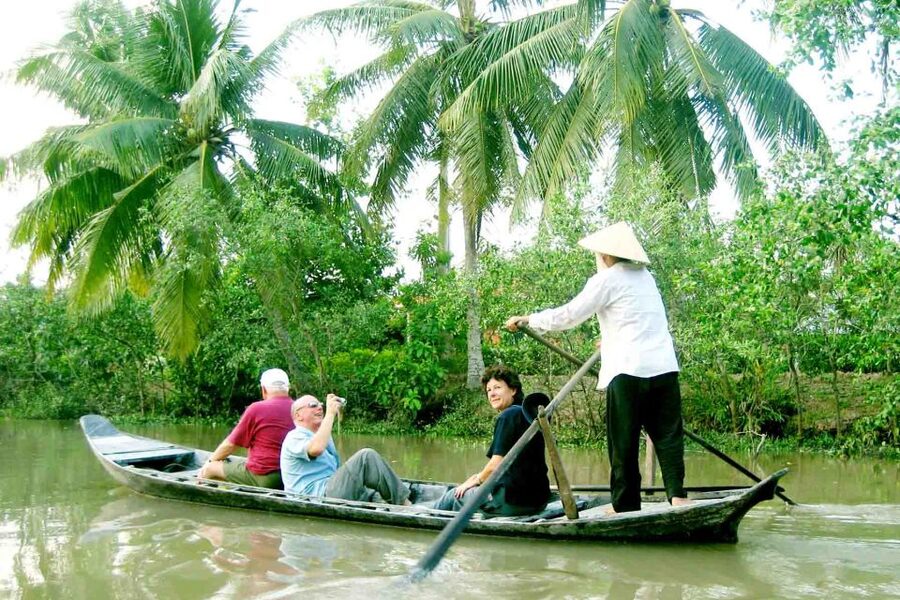 From Ho Chi Minh City: Mekong Delta VIP Tour by Limousine - The sampan ride through narrow canals