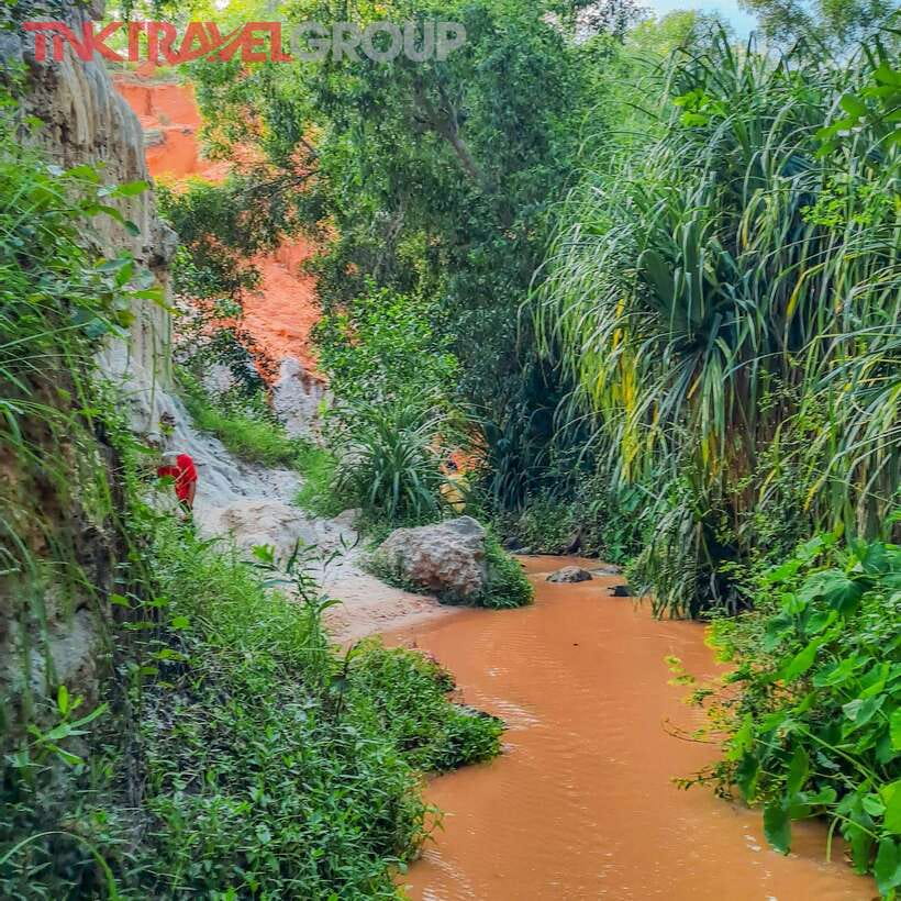 From Ho Chi Minh: Mui Ne Sand Dunes and Beach Day Tour - A barefoot walk through Fairy Stream