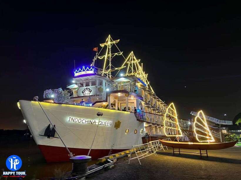 From Ho Chi Minh: Private Dinner Cruise on Saigon River Tour - Leaving District 1 for the Saigon River