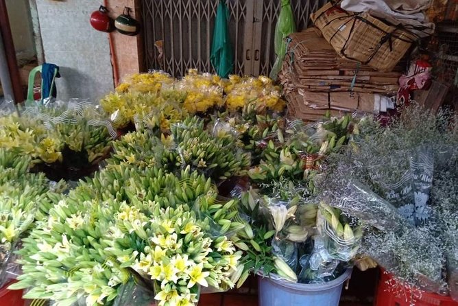 Good Morning Saigon Tour by Motorbike and Scooter - Ho Thi Ky Flower Market in ten quick minutes