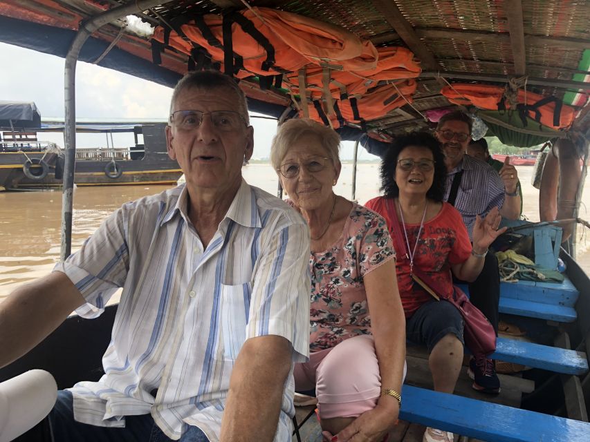 HCM: Mekong Delta Islands Boat & Tuk-Tuk Tour with Tastings - The rowboat through the narrow canals