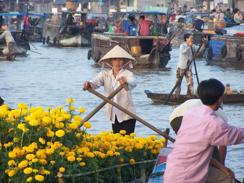 HCMC: Cai Rang Floating Market & Mekong Delta Private Tour - Reading the floating market from the water