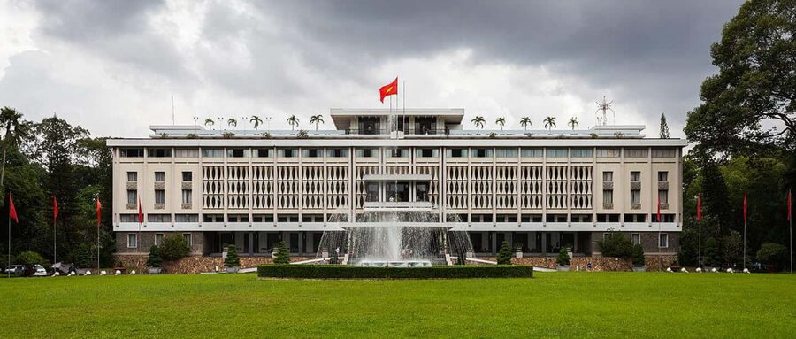 HCMC: Private or Group Sai Gon City Tour with Pickup - War Remnants Museum: a serious stop on the route