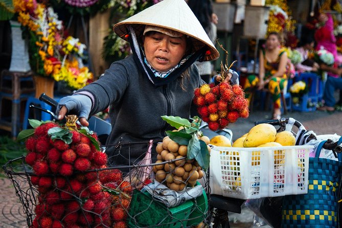 Highlights & Hidden Gems With Locals: Best of Ho Chi Minh City Private Tour - Independence Palace and the turning point of 1975