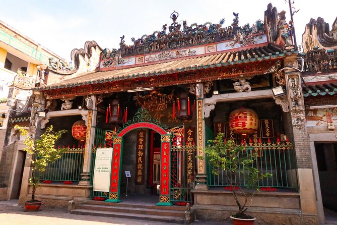 Ho Chi Minh Best Walking Tour: Food, Coffee & History - What the guide adds to the morning
