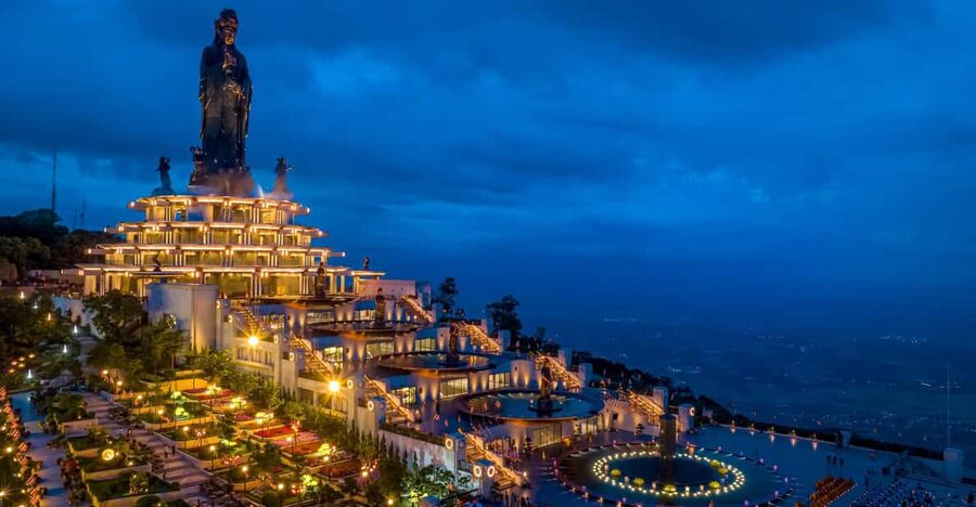 Ho Chi Minh: Black Virgin Mountain & Cao Dai Temple Tour - A vegan lunch with Tay Ninh character
