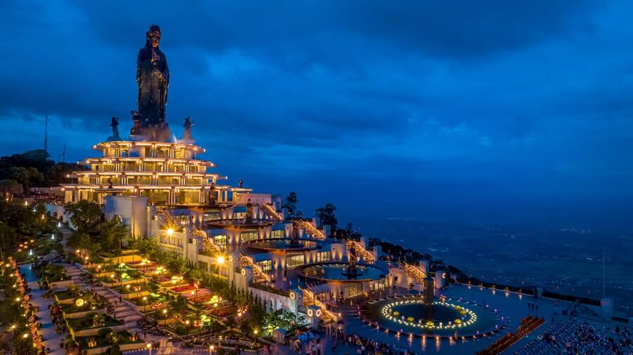 Ho Chi Minh: Black Virgin Mountain & Cao Dai Temple Tour - The Cao Dai Holy See and its midday ceremony
