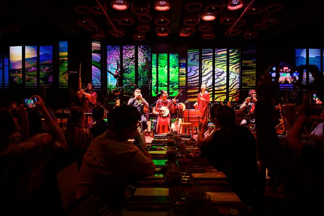 Ho Chi Minh: Chào Show with Dinner & Hotel Pickup - Returning to the stage at 8:30 pm