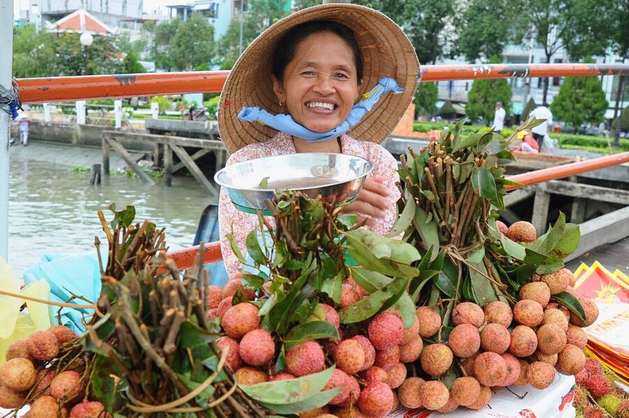 Ho Chi Minh City: Discover Mekong Delta & Coconut Village - Vinh Trang Pagoda sets a calmer tone