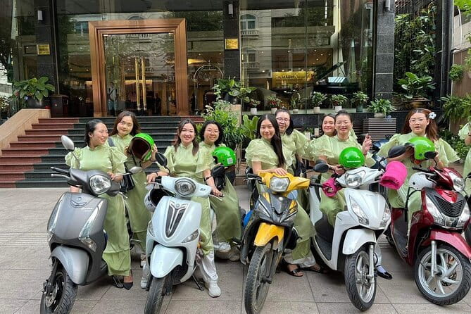 Ho Chi Minh City Food Tour with 8+ Authentic Local Tastings - The People’s Committee building and Ho Chi Minh statue