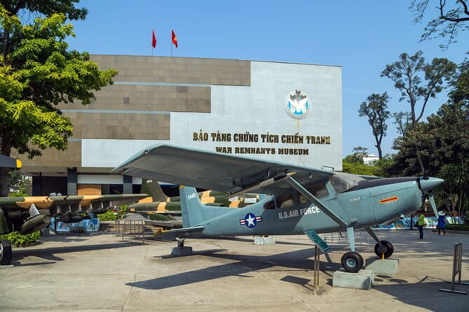 Ho Chi Minh City Half-day Jeep Tour - City Hall puts colonial architecture beside modern city life