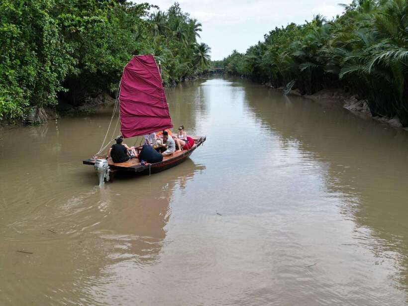 Ho Chi Minh City: Mekong Delta Day Trip with Lunch & Drinks - Kayaking through coconut-lined canals