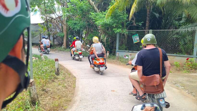 Ho Chi Minh City: Mekong Delta Day Trip with Lunch & Drinks - Ferry crossings and an island village