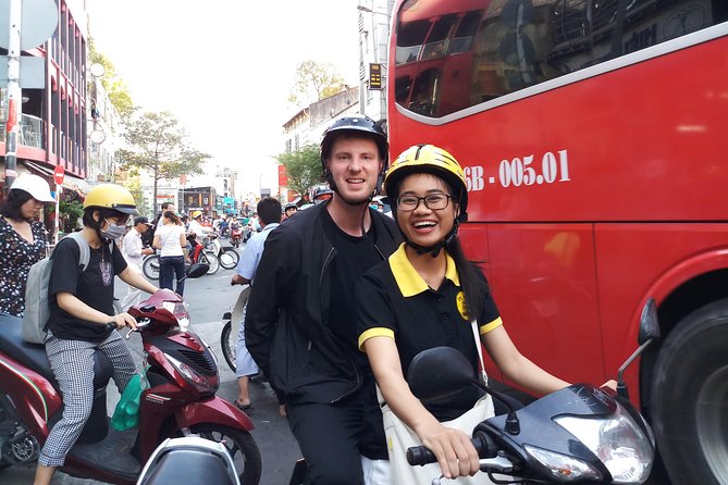 Ho Chi Minh City’s most delicious street food tour by motorbike - Stop one: grilled beef on Tôn Đức Thắng