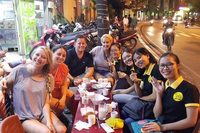 Ho Chi Minh City’s most delicious street food tour by motorbike - Stop four: 3 to 5 Vietnamese desserts