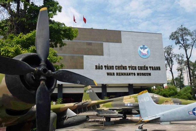 Ho Chi Minh City Saigon and Cu Chi Tunnels Private Tour Full Day - Reunification Palace and the final city landmarks