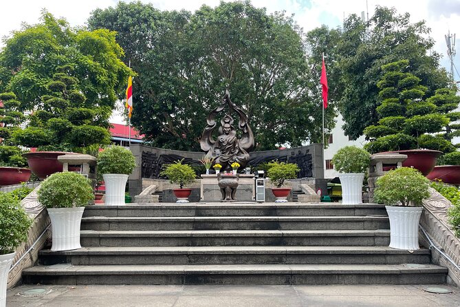 Ho Chi Minh City Sightseeing, midnight, Shopping tours by scooter - Meeting your guide and choosing the right service