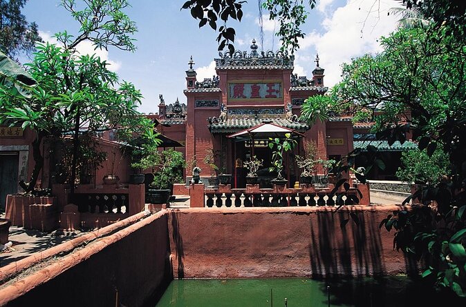 Ho Chi Minh City Sightseeing, midnight, Shopping tours by scooter - Stop 1: The Thich Quang Duc Monument