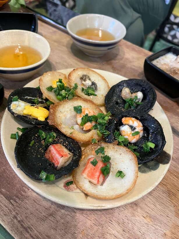 Ho Chi Minh City Street Food Private Tour By U.S.A Army Jeep - Nguyen Hue Walking Street and the Saigon River