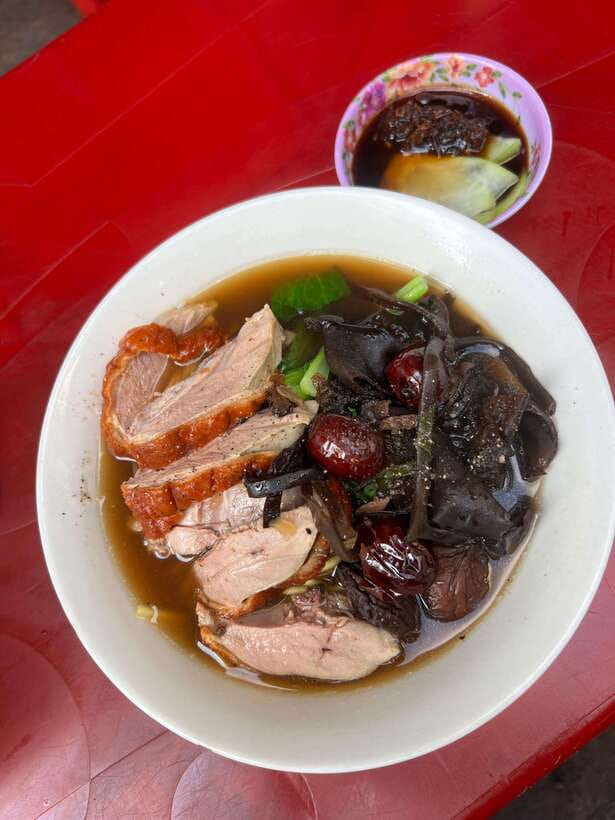 Ho Chi Minh City Street Food Private Tour With Female Guide - Two food styles, two very different experiences
