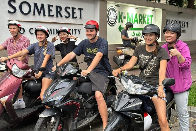 Ho Chi Minh City: Street Food & Sightseeing Tour with Local Guide - Ho Thi Ky Flower Market and bánh tráng nướng