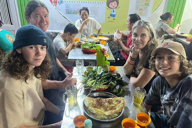 Ho Chi Minh City: Street Food & Sightseeing Tour with Local Guide - Nguyễn Thiện Thuật apartment lanes