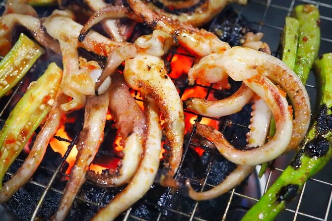 Ho Chi Minh City: Street Food & Sightseeing Tour with Local Guide - Trần Nhân Tôn and dessert at the food market
