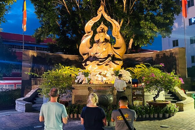 Ho Chi Minh City: Street Food & Sightseeing Tour with Local Guide - The student guides are a major part of the value