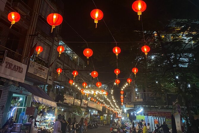 Ho Chi Minh City: Street Food & Sightseeing Tour with Local Guide - The Thich Quảng Đức Monument gives the ride some context