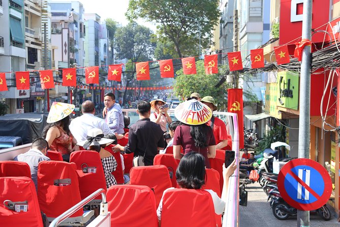 Ho Chi Minh City Tour and Independence Palace Ticket 2 in 1 - Service, audio guides, and group size