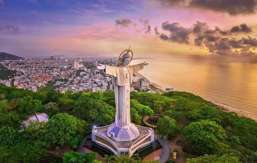 Ho Chi Minh City: Vung Tau Day Trip tour - Climbing to the 30-meter Christ the King statue