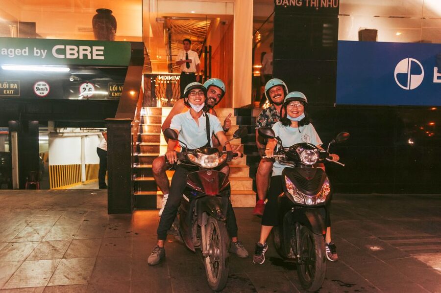 Ho Chi Minh: Private City Tour and Dinner Cruise with Buffet - The cyclo ride: a calm seat in busy traffic