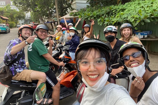 Ho Chi Minh Street Food Tour By Motorbike (Unique & Authentic) - Stop one: Chuoi Nep Nuong and District 3
