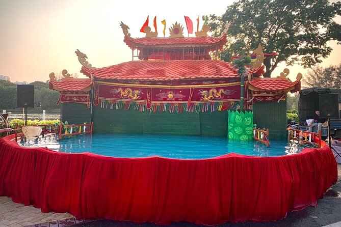 Ho Chi Minh : Water Puppet Show - The program begins with a festival flag