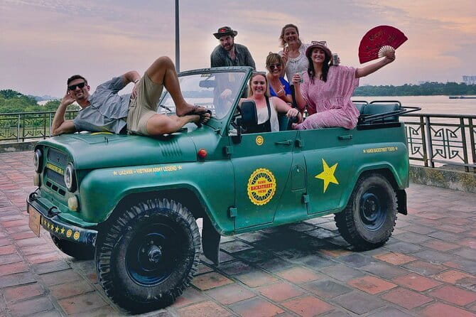 Jeep Tour Saigon By Night : FRESH SEAFOOD, STREET FOOD & SKY BAR - Why this night tour works in Saigon