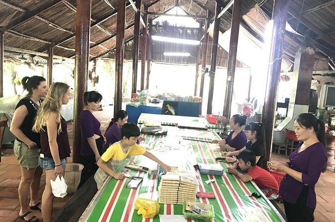 Mekong Delta full day trip - The sampan ride through narrow canals